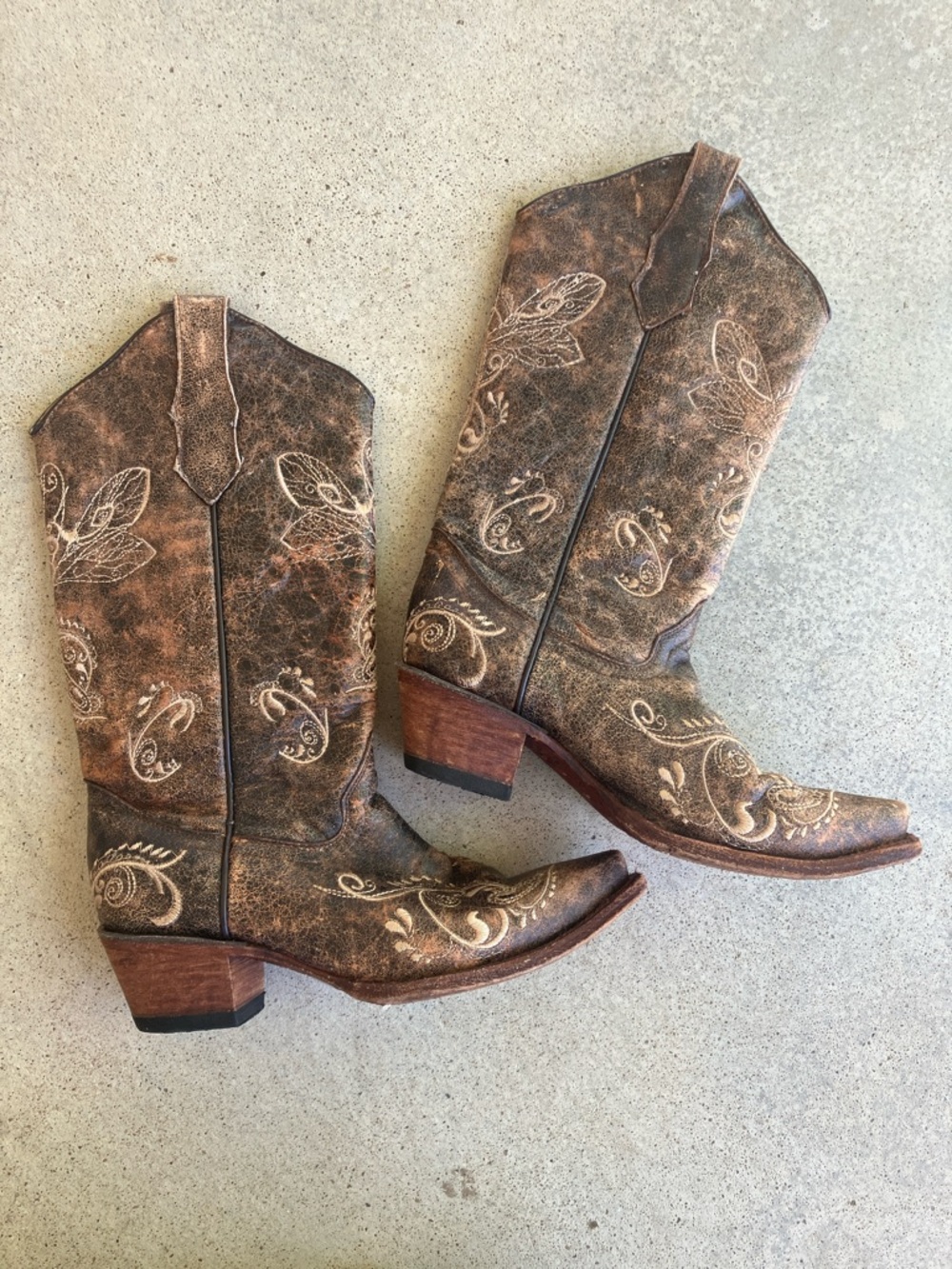 Circle G Leather Embroidered Cowgirl Boots, 6.5